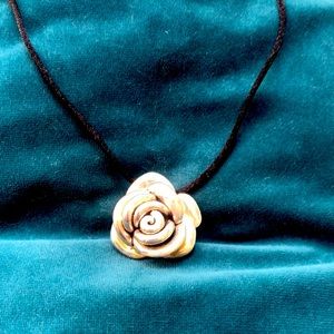 New never worn Silver Rose Necklace